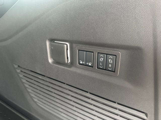 2025 Chevrolet Suburban RST