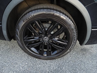 2022 Volkswagen Tiguan SE R-Line Black