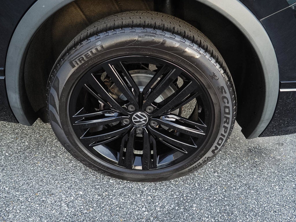 2022 Volkswagen Tiguan SE R-Line Black