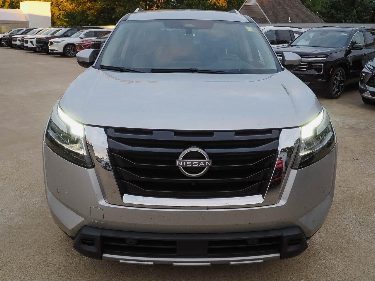2023 Nissan Pathfinder SL 4WD