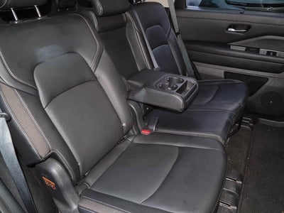 2023 Nissan Pathfinder SL 4WD