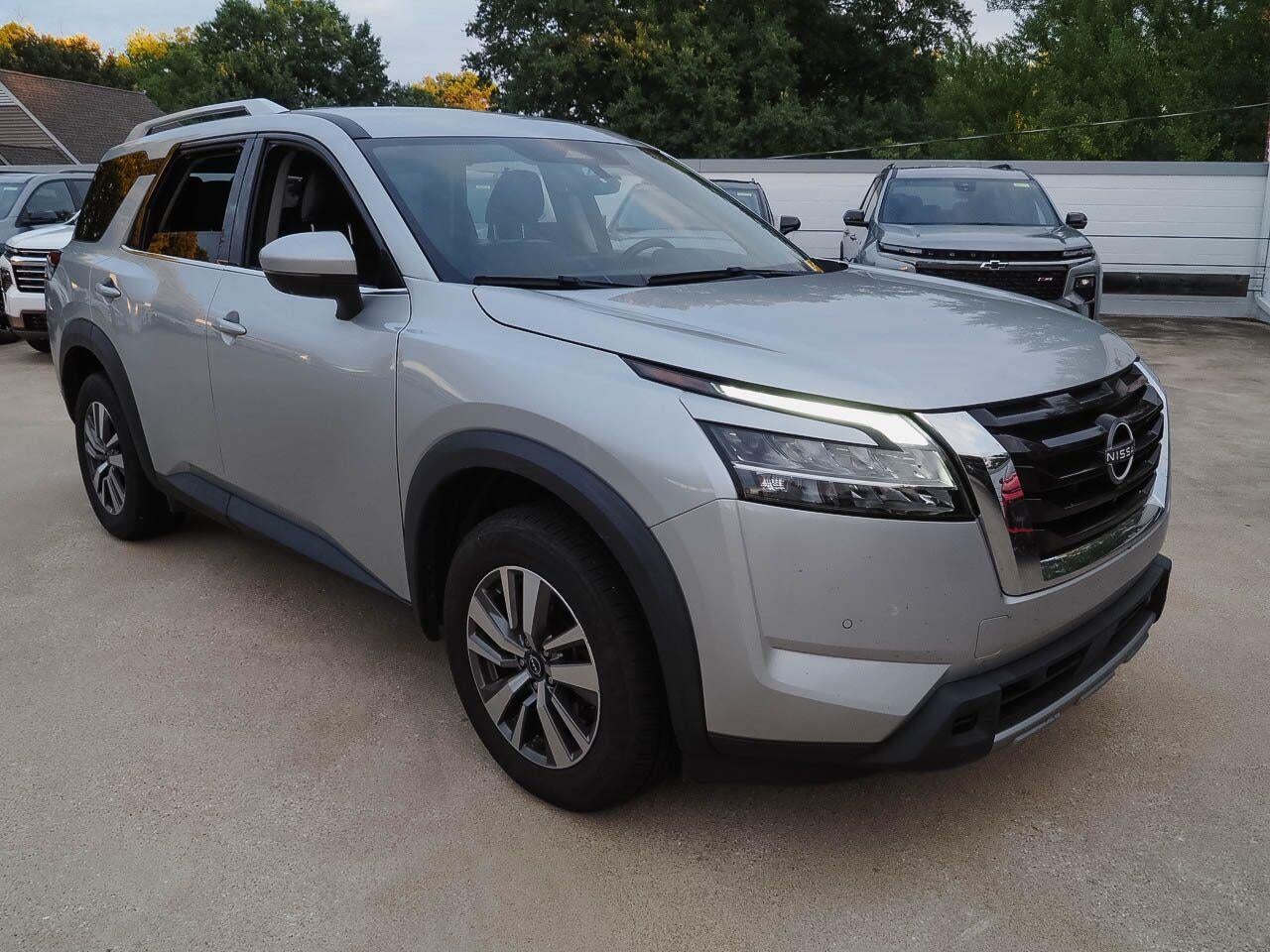 2023 Nissan Pathfinder SL 4WD