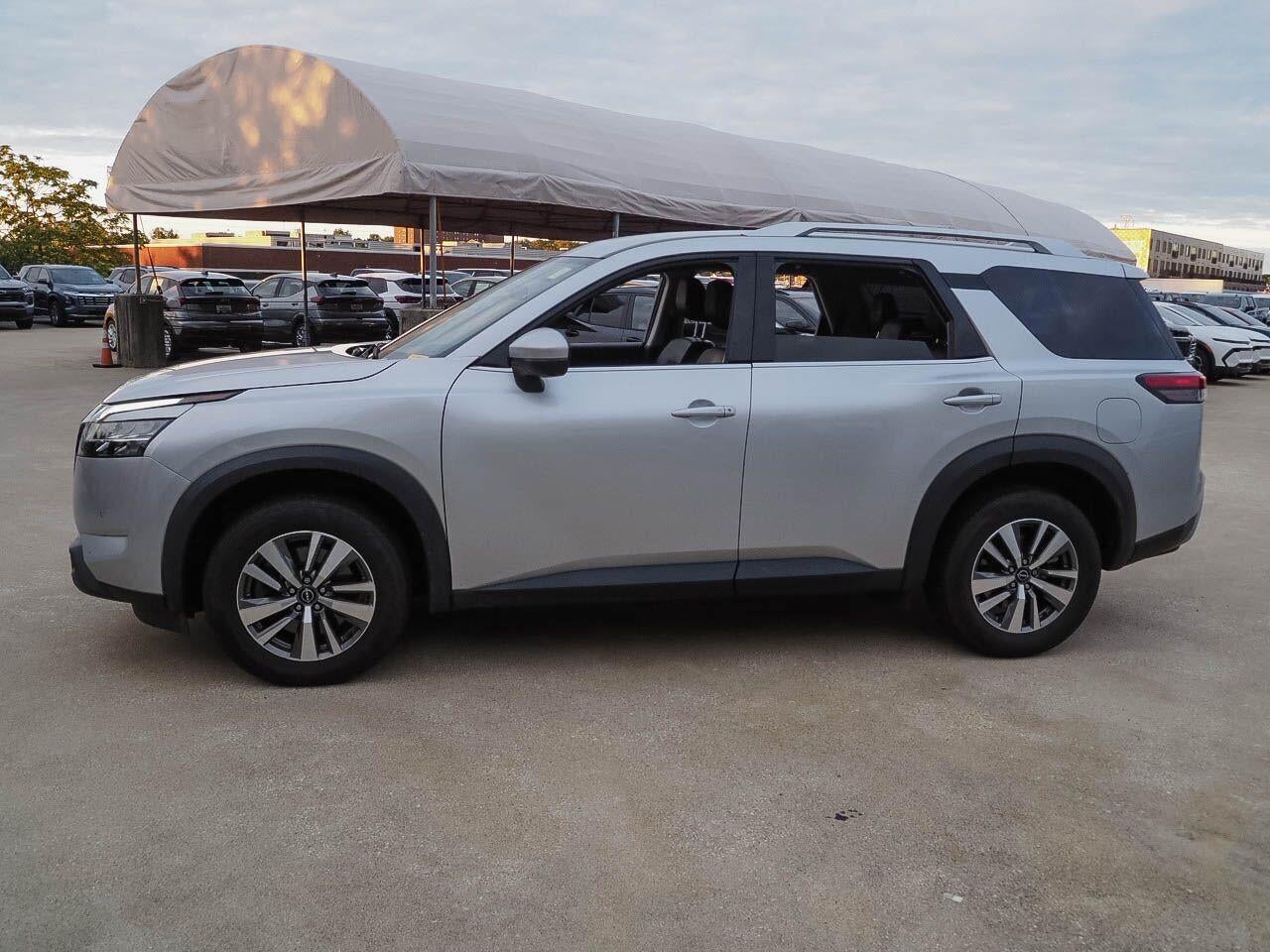 2023 Nissan Pathfinder SL 4WD