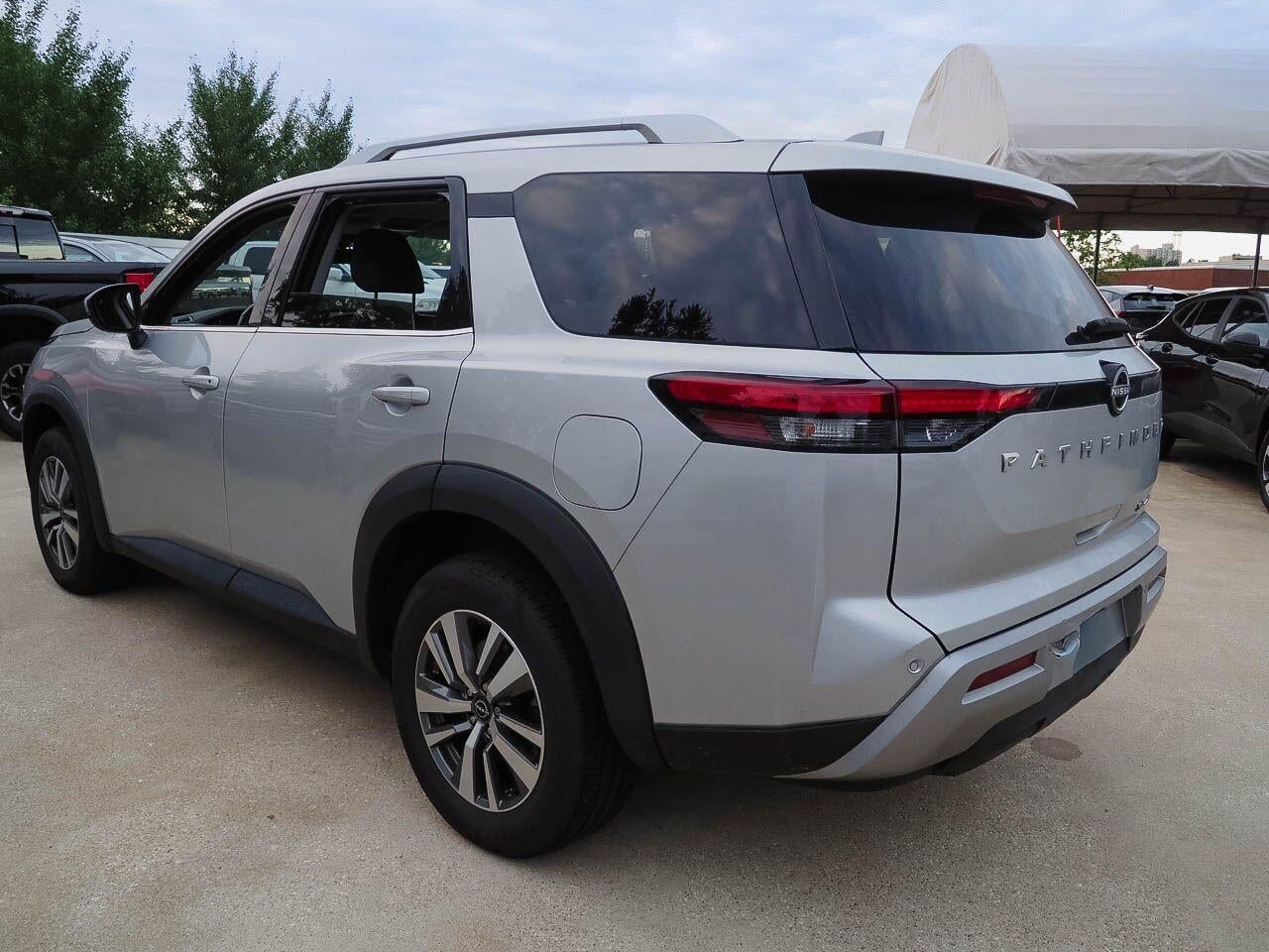 2023 Nissan Pathfinder SL 4WD