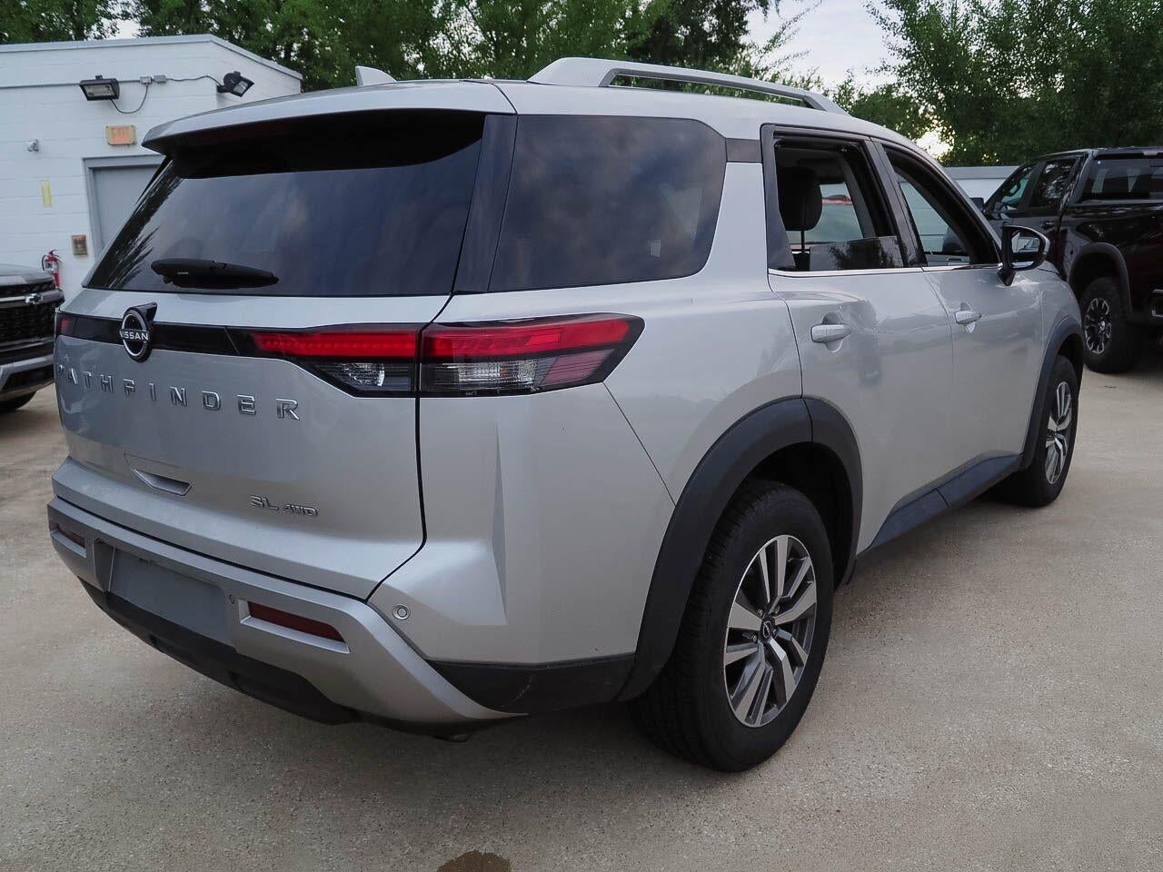 2023 Nissan Pathfinder SL 4WD