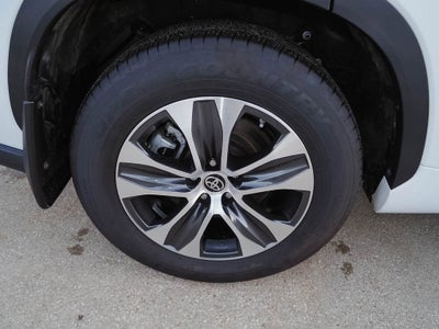 2022 Toyota Highlander Hybrid XLE