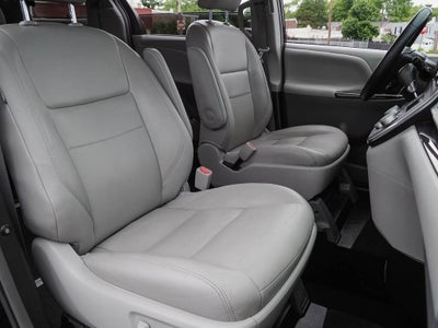 2019 Toyota Sienna XLE Auto Access Seat