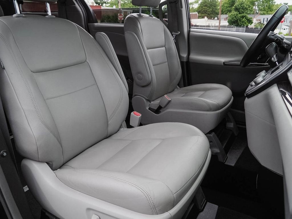 2019 Toyota Sienna XLE Auto Access Seat