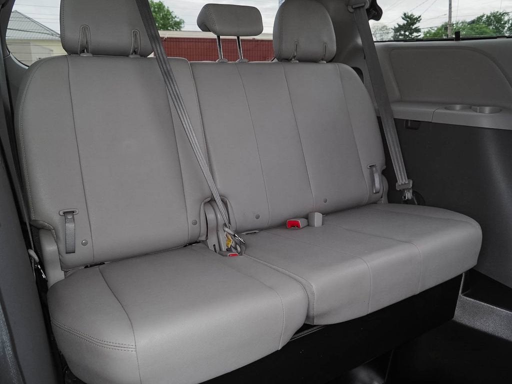 2019 Toyota Sienna XLE Auto Access Seat