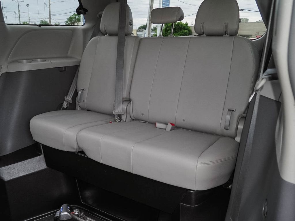 2019 Toyota Sienna XLE Auto Access Seat