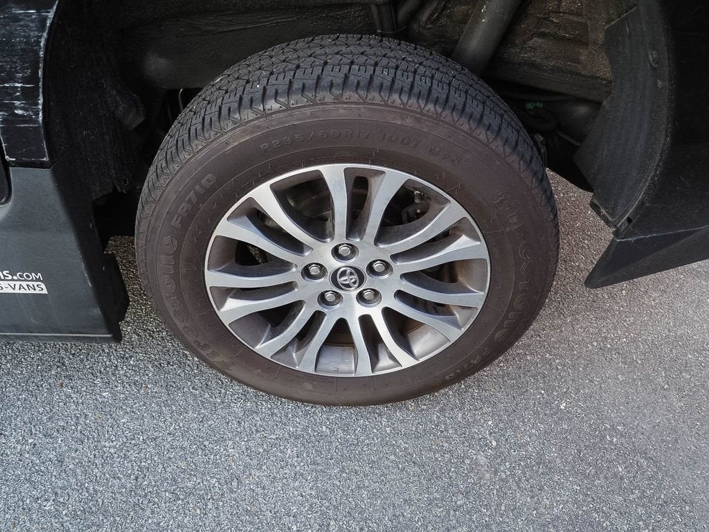 2019 Toyota Sienna XLE Auto Access Seat